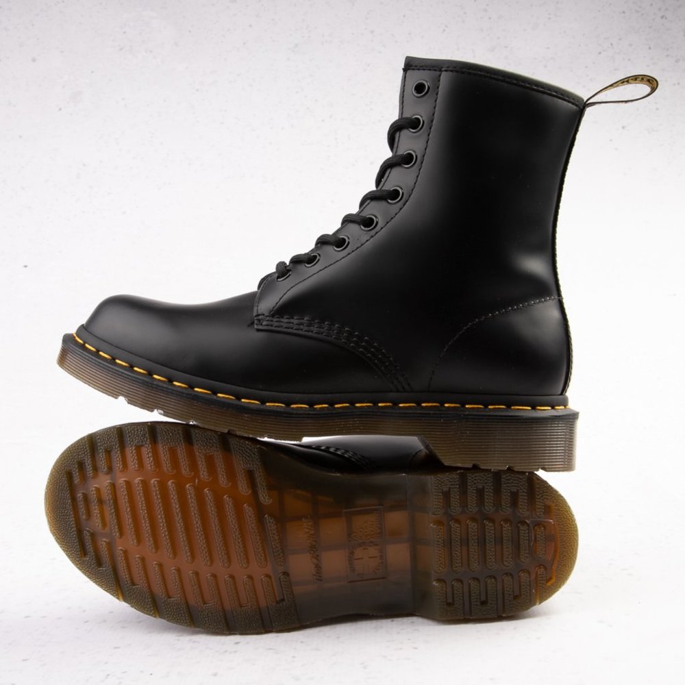 Black Classic Combat Boots | Dr. Martens